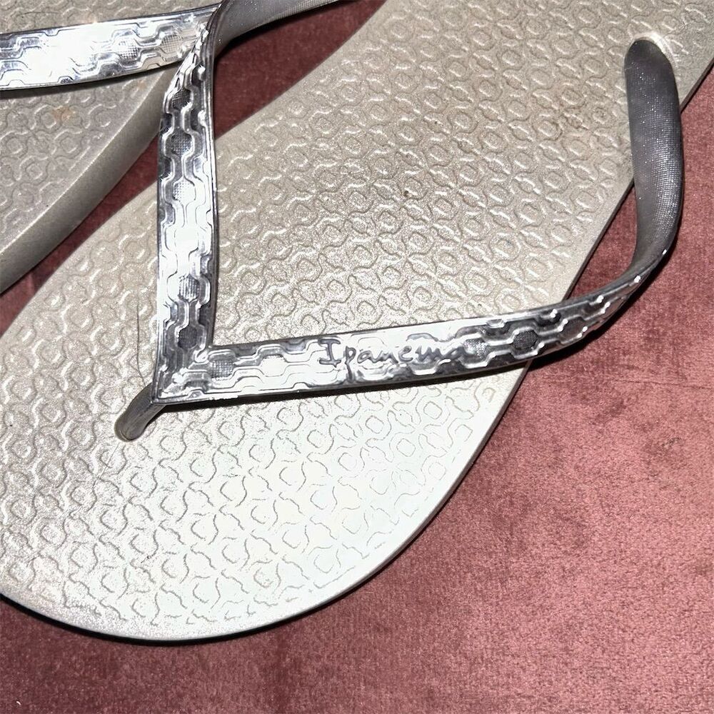 Ipanema Women's Silver Flip Flops Sandals Size 9 US / 40 EUR - Picture 2 of 4